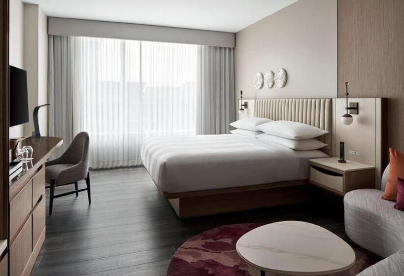 اتاق استاندارد با تخت بزرگ برای معلولان, Marriott Bethesda Downtown At Marriott Hq