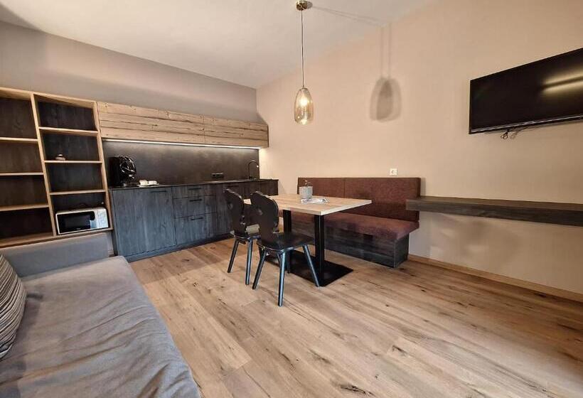 带1个卧室的带阳台的公寓, Alpenspitz Appartements   Garni   B&b