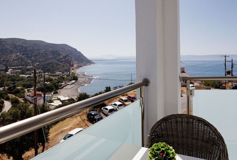 غرفة قياسية مطلّة علي البحر, Areti