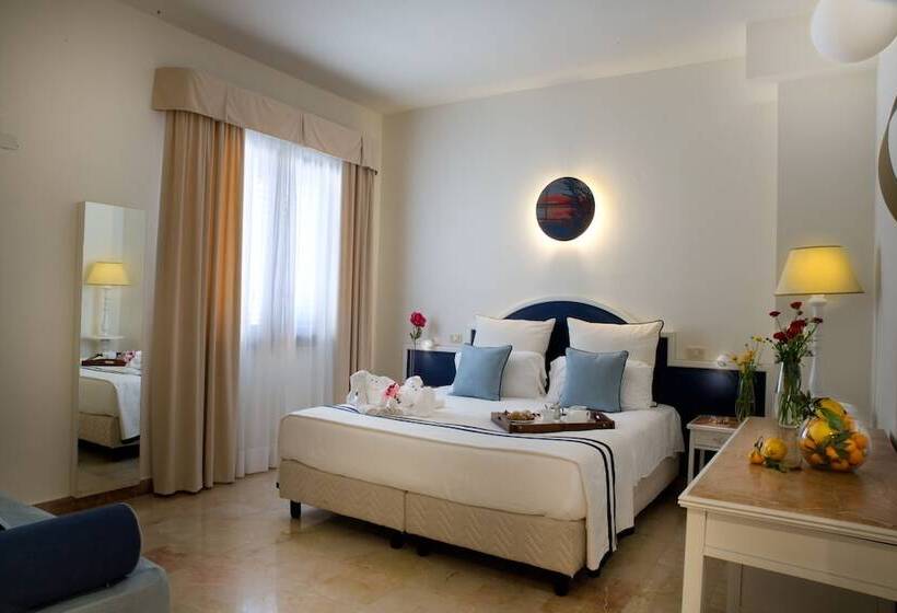 اتاق سوپریور سه تخته, Delfino Beach