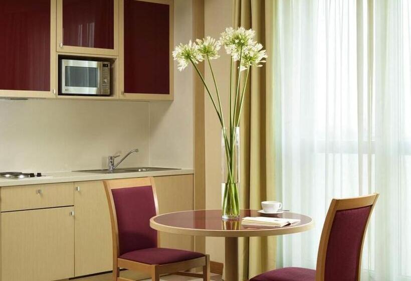 استودیوی استاندارد, Unahotels The One Milano Hotel & Residence