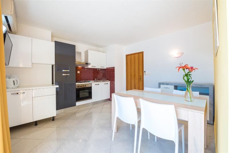 Апартаменты 2 Спальни, Beach Villa Ratac