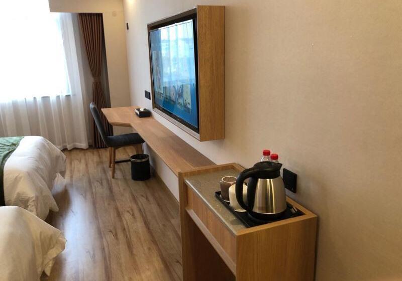 Четырехместный Номер Стандарт, Eurotraveller Hotel   Premier   Tower Bridge
