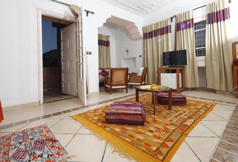 سوئیت جونیور با چشم‌انداز باغ, Hôtel Le Tinsouline