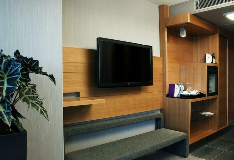 اتاق لوکس با تخت بزرگ, Point Hotel Barbaros