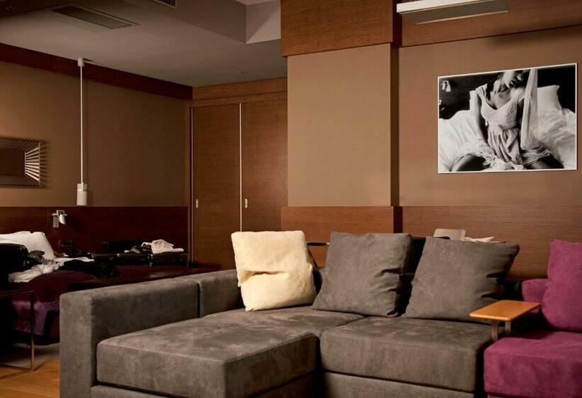 سوئیت سینیور, Point Hotel Barbaros