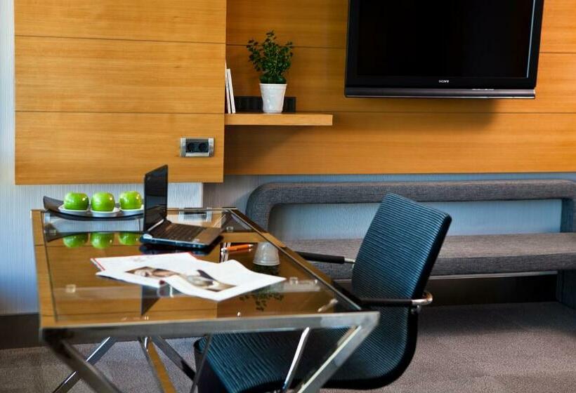 سوئیت سینیور, Point Hotel Barbaros