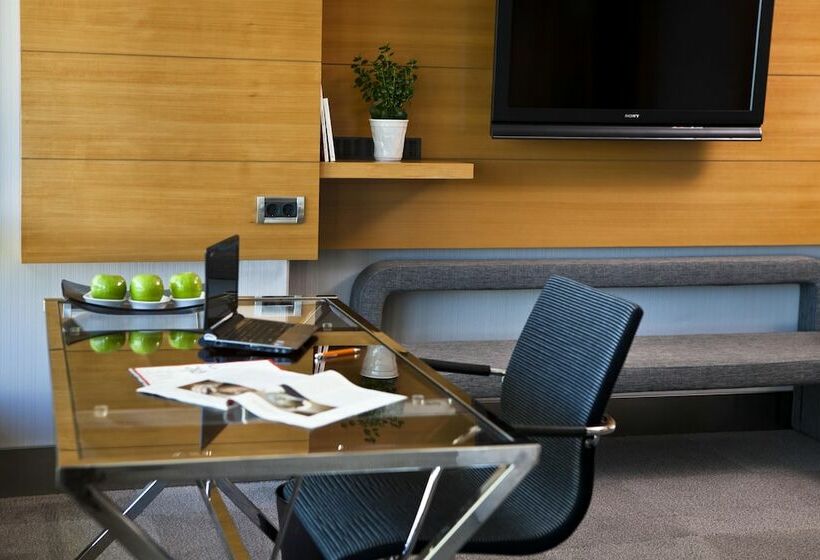 سوئیت سینیور, Point Hotel Barbaros
