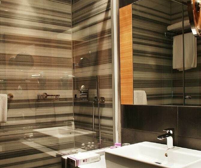 سوئیت سینیور, Point Hotel Barbaros