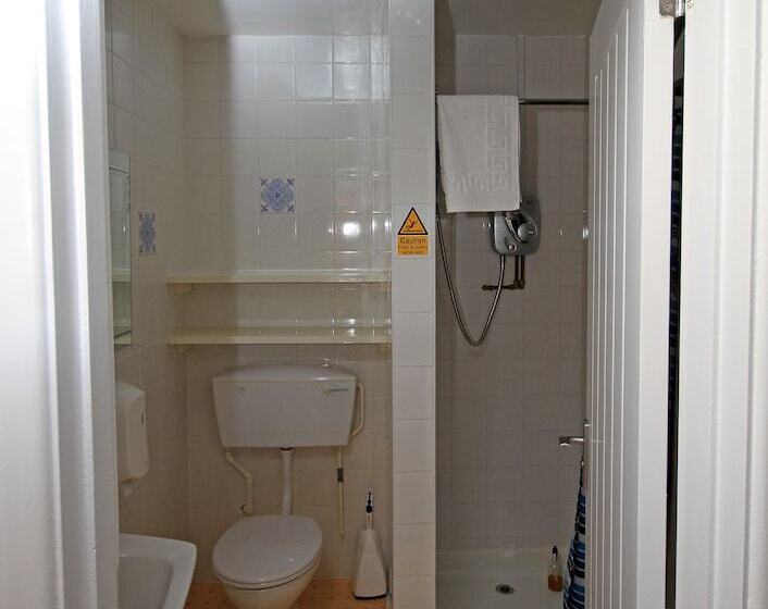 Семейный Номер, Pine Lodge Guest House