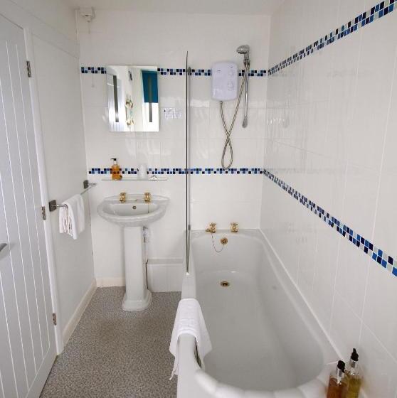 Семейный Номер, Pine Lodge Guest House