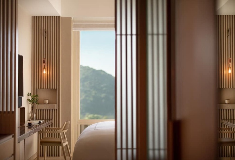 Classic Room with Views, The Silveri Hong Kong  Mgallery