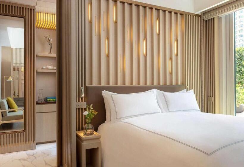 اتاق لوکس با تخت بزرگ, The Silveri Hong Kong  Mgallery