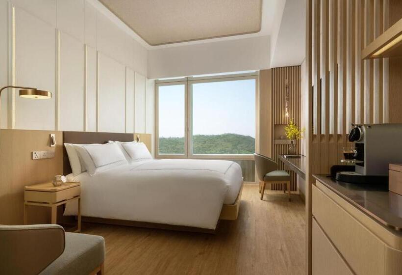 Executive Room Queen Bed, The Silveri Hong Kong  Mgallery