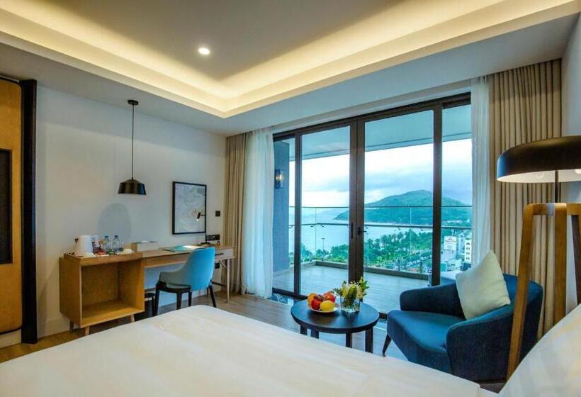 اتاق لوکس با بالکن و چشم‌انداز دریا, Flc City Hotel Beach Quy Nhon