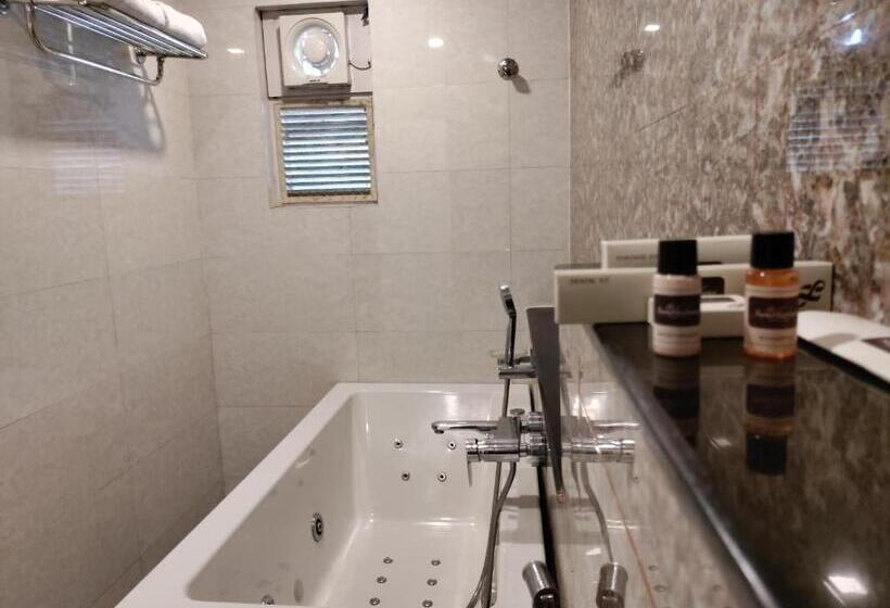 Люкс, Sambhabana Hotel & Suites