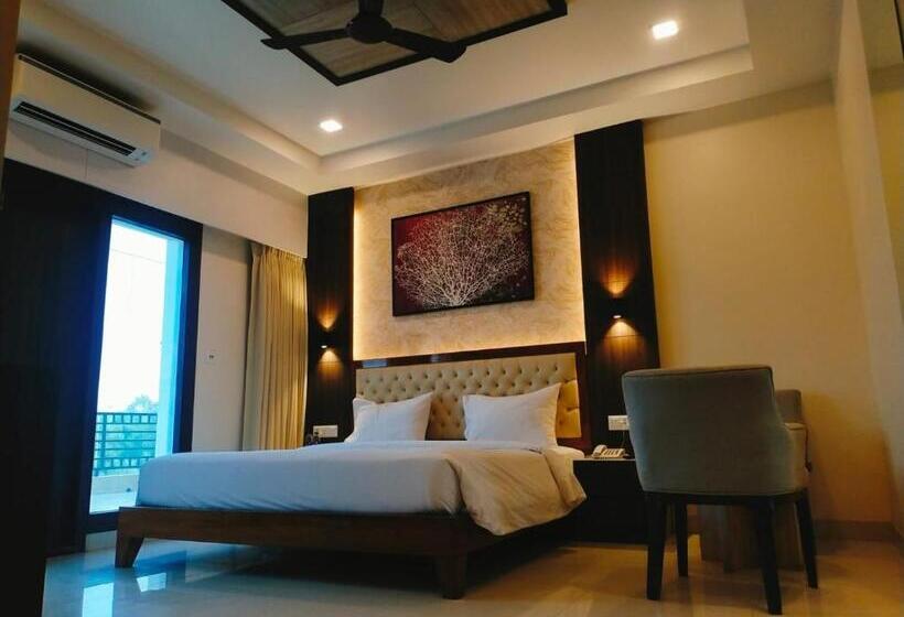 Номер Deluxe с Балконом, Sambhabana Hotel & Suites