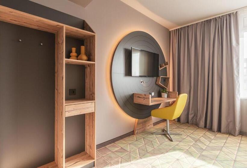 اتاق لوکس سه تخته, Holiday Inn   The Niu, Mill Cologne Mülheim, An Ihg