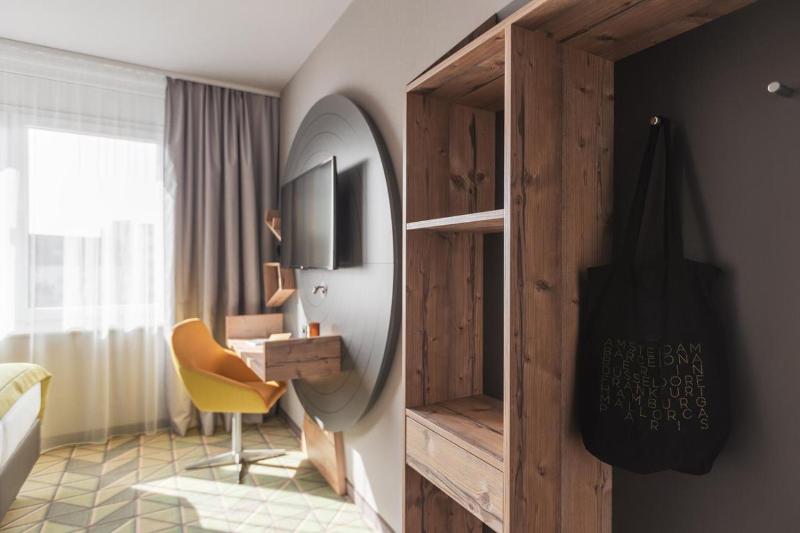 اتاق لوکس, Holiday Inn   The Niu, Mill Cologne Mülheim, An Ihg