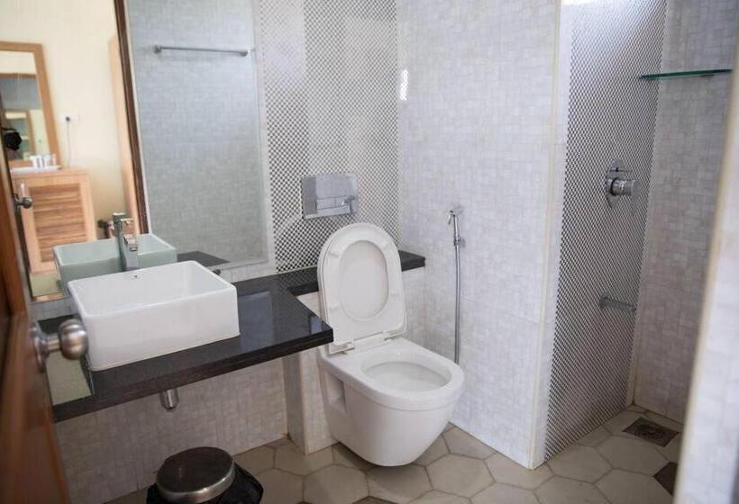اتاق لوکس با چشم‌انداز دریا, Larios Beach Holidays