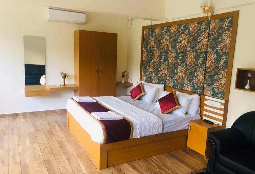 Suite with lake view, Thenmala Hormuz Inn