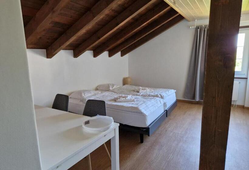 Апартаменты 3 Спальни, Auberge Du Peu Péquignot