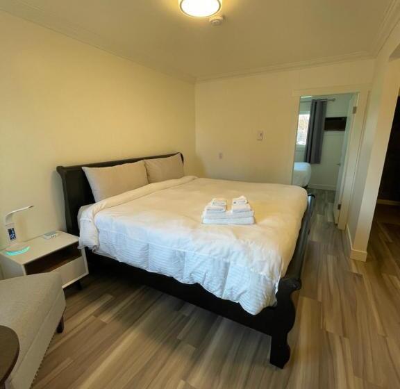 Люкс Deluxe Кровать Кинг, Destination Inn