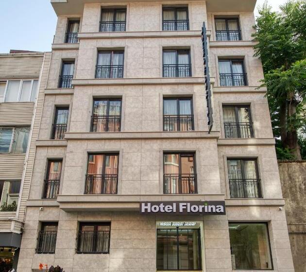 اتاق لوکس با بالکن, Florina