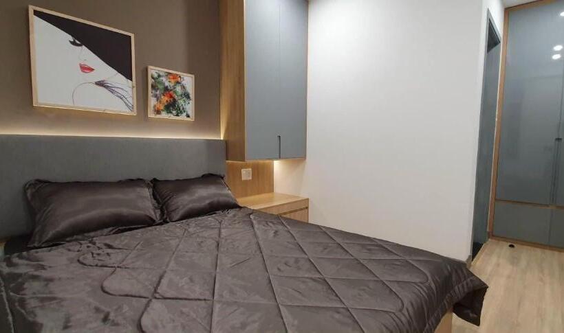 آپارتمان 1 خوابه با چشم‌انداز استخر, Saigon South Residence  Vina We Stay