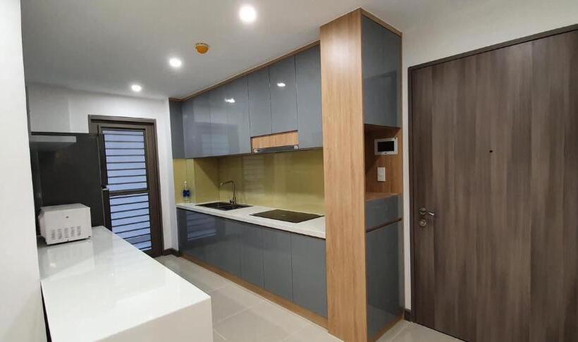 آپارتمان 1 خوابه با چشم‌انداز استخر, Saigon South Residence  Vina We Stay