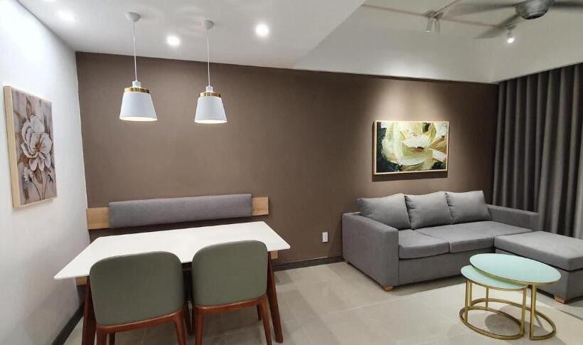 آپارتمان 1 خوابه با چشم‌انداز استخر, Saigon South Residence  Vina We Stay