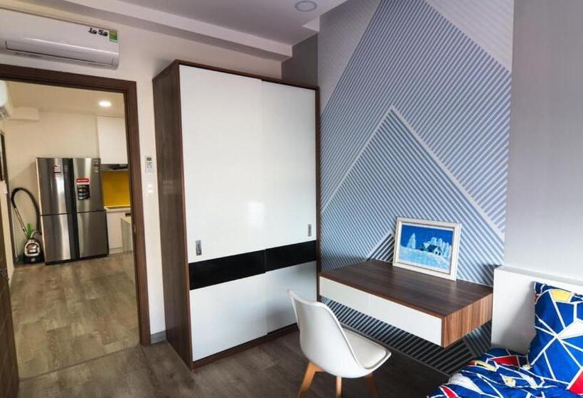 آپارتمان 1 خوابه با چشم‌انداز استخر, Saigon South Residence  Vina We Stay
