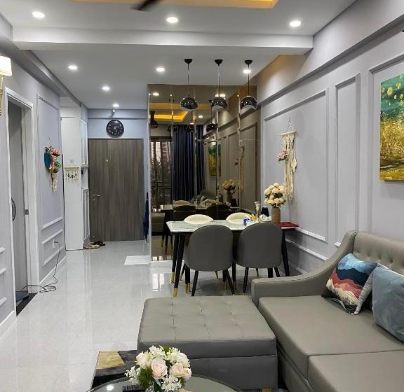3 Bedroom Suite, Saigon South Residence  Vina We Stay