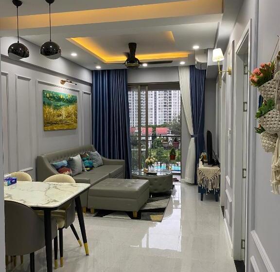 3 Bedroom Suite, Saigon South Residence  Vina We Stay