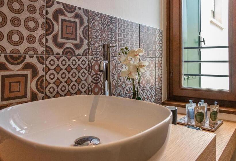 اتاق استاندارد با بالکن, Blooms Botanical Rooms