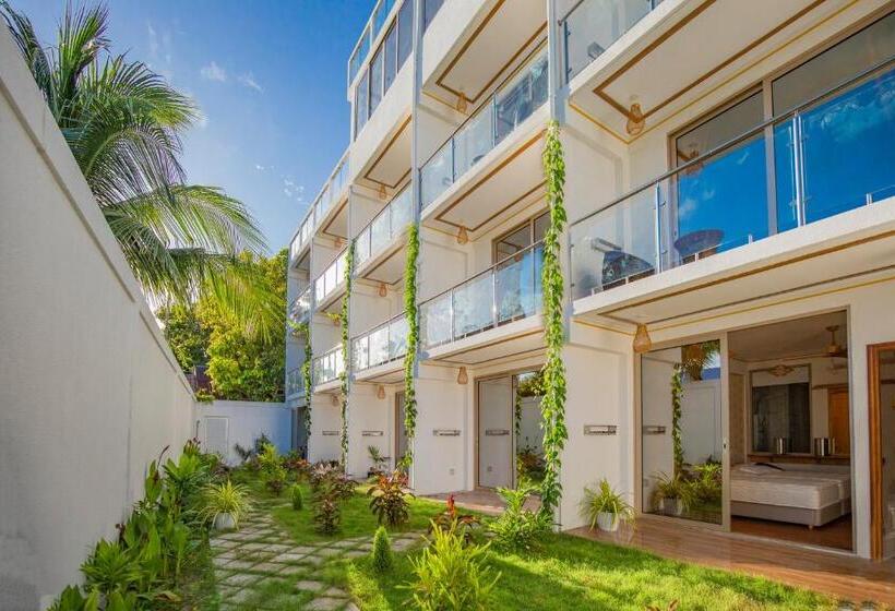اتاق سوپریور با چشم‌انداز باغ, Jeym Lodge