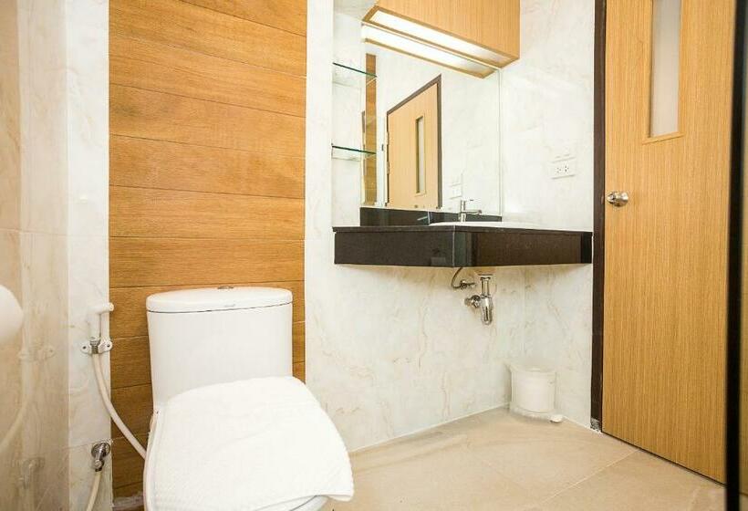 اتاق سوپریور, Swan Lake Hotel Sattahip