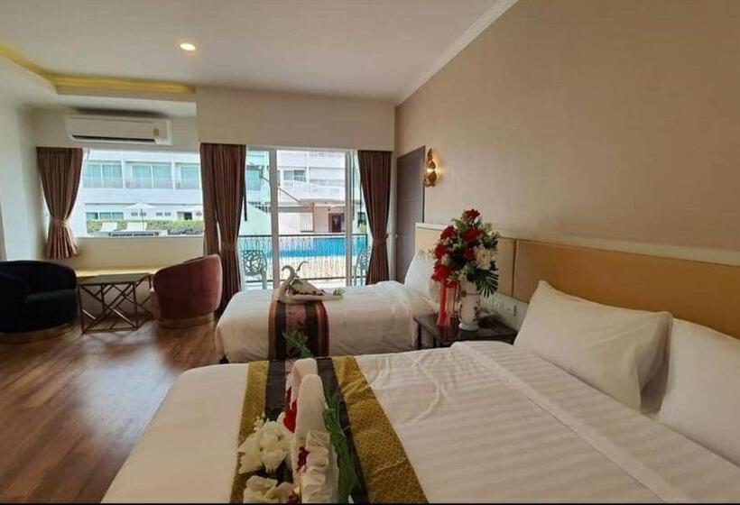 اتاق لوکس سه تخته, Swan Lake Hotel Sattahip