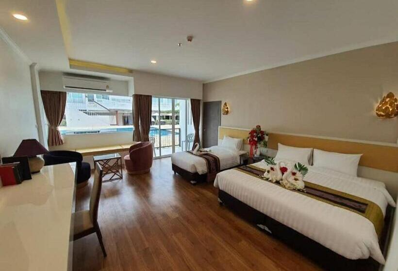 اتاق لوکس سه تخته, Swan Lake Hotel Sattahip