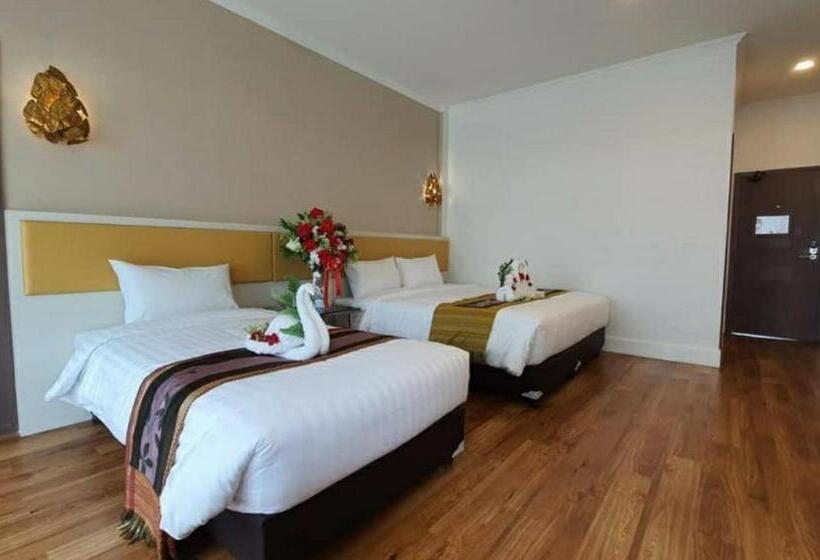 اتاق لوکس سه تخته, Swan Lake Hotel Sattahip