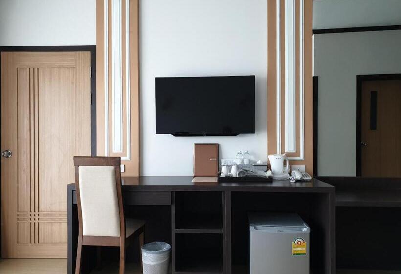اتاق استاندارد با چشم‌انداز باغ, Swan Lake Hotel Sattahip