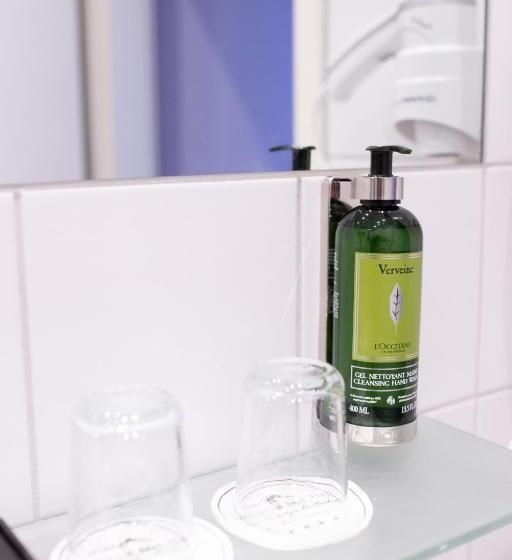 غرفة قياسية فردية, Weisses Haus