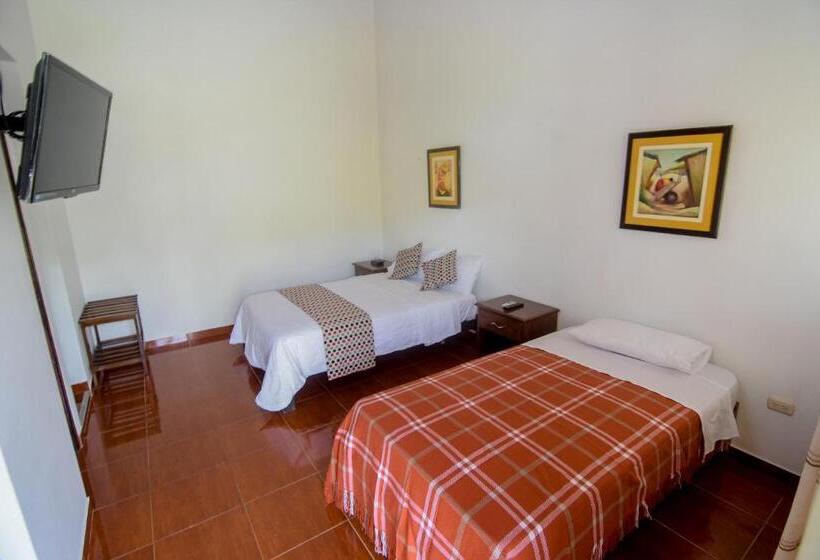 اتاق استاندارد چهار تخته, La Choza Bungalows