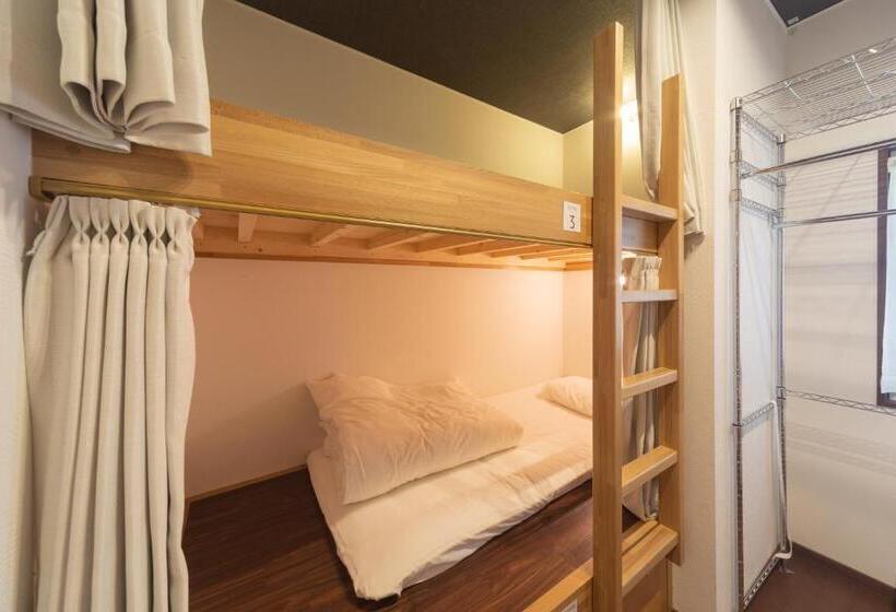 Кровать в Общей Комнате, Guesthouse Nibutani Yanto