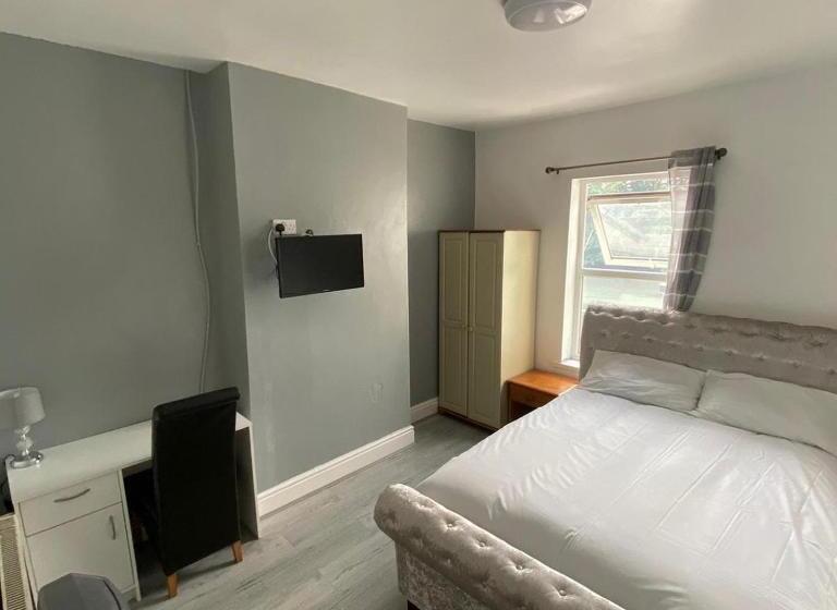 Quarto Estandar Banheiro Compartilhado, Glorious Catering & Restaurant Bnb