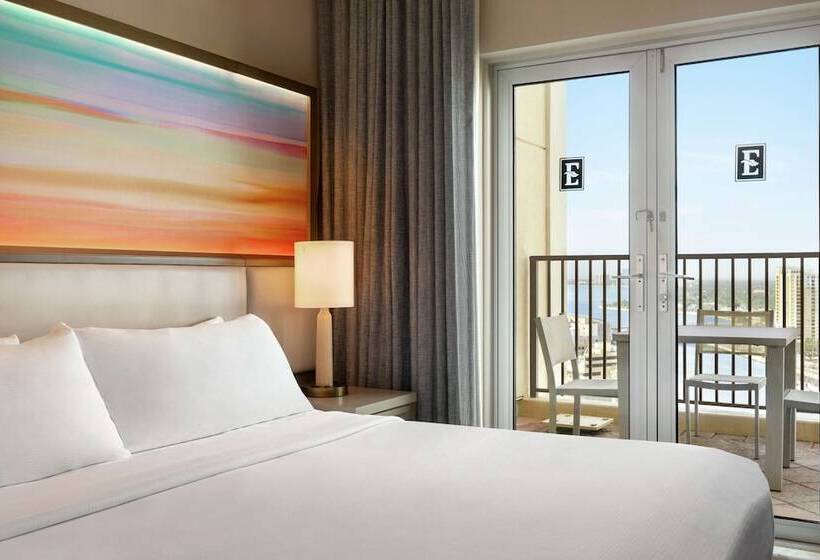 스탠다드 룸 더블 침대, Embassy Suites By Hilton Tampa Downtown Convention Center