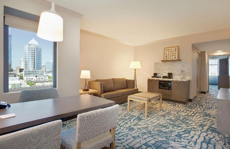 스위트 킹사이즈 침대, Embassy Suites By Hilton Tampa Downtown Convention Center