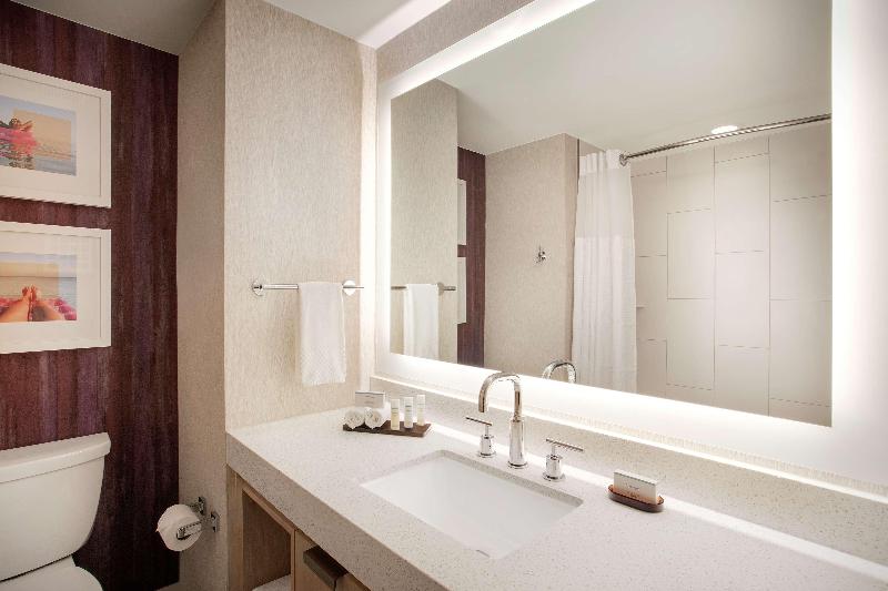 스위트, Embassy Suites By Hilton Tampa Downtown Convention Center