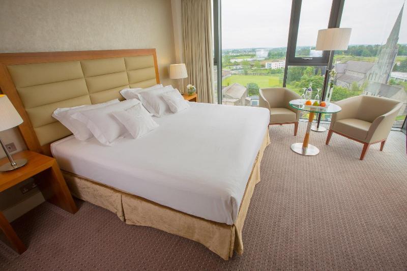 Club Room King Bed, Sheraton Athlone