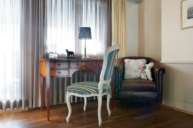 اتاق راحتی, Townhouse Boutique